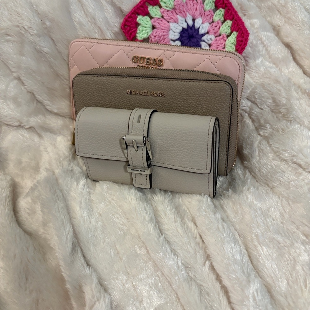 2 Michael Kors Cream Leather Wallet 1 Pink GUESS WALLET EACH $35